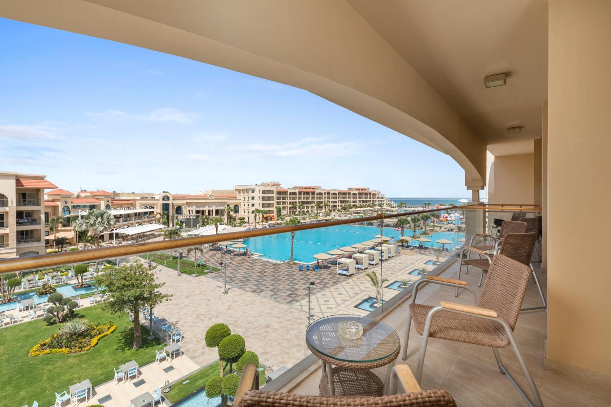 Pickalbatros White Beach Resort - Hurghada Exterior foto A balcony at a hotel